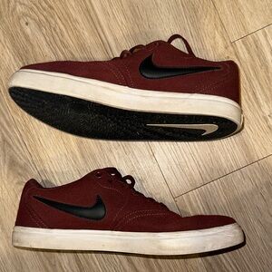 Nike Men's Burgundy and Black Sneakers